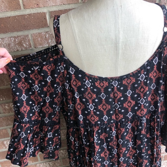 New Torrid Geo Print Cold Shoulder Dress Size 1 / 1X - Picture 9 of 14